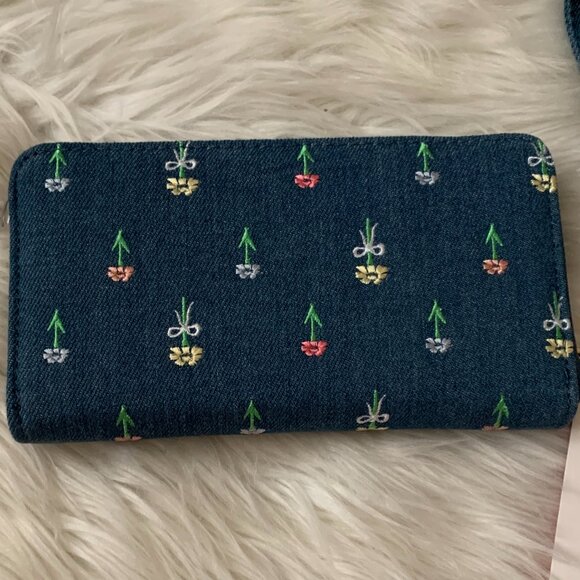 BETSEY JOHNSON Floral Bow Embroidered Denim Wallet Wristlet - Picture 4 of 5